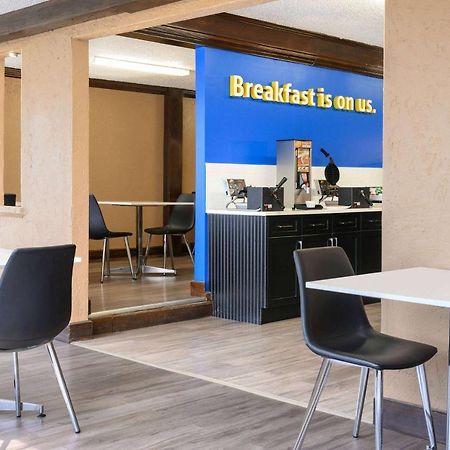Days Inn By Wyndham Фредериктън Екстериор снимка