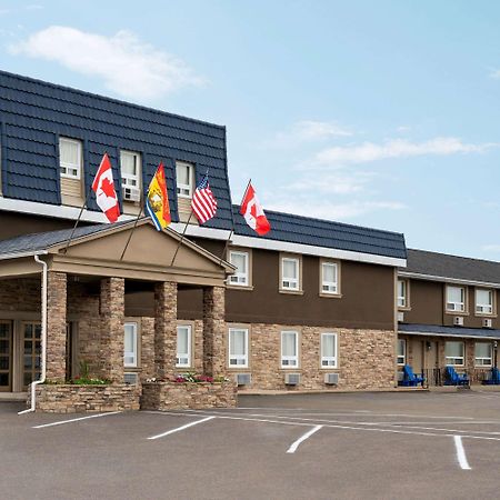 Days Inn By Wyndham Фредериктън Екстериор снимка