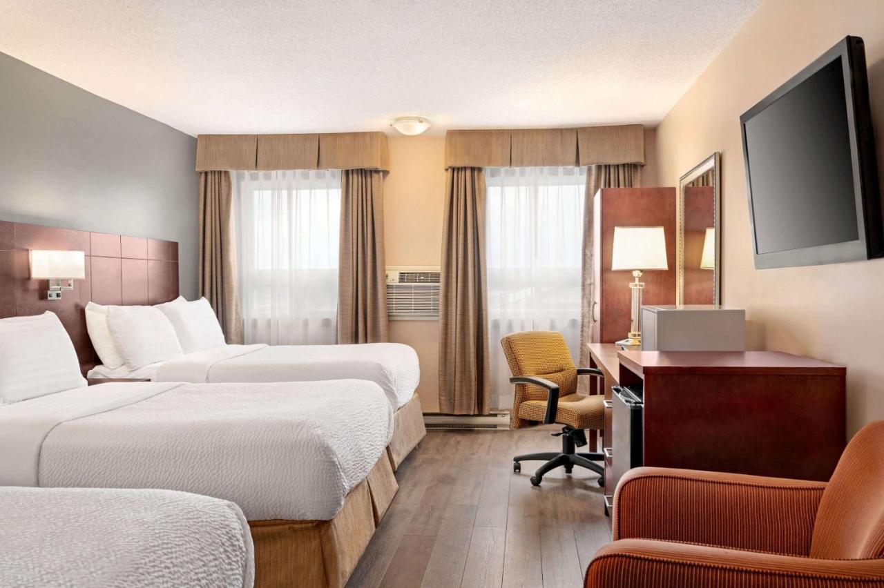 Days Inn By Wyndham Фредериктън Екстериор снимка