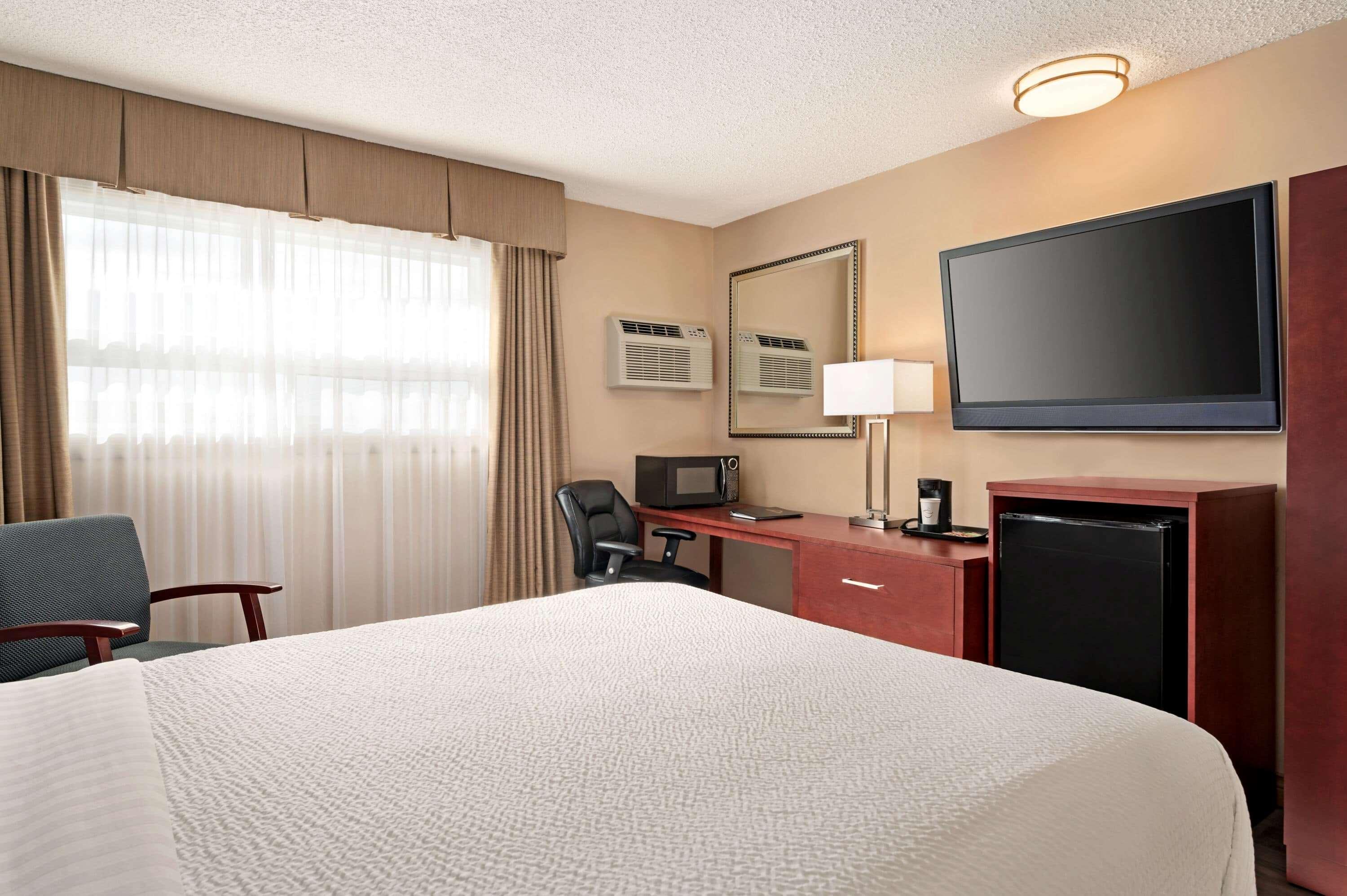 Days Inn By Wyndham Фредериктън Екстериор снимка