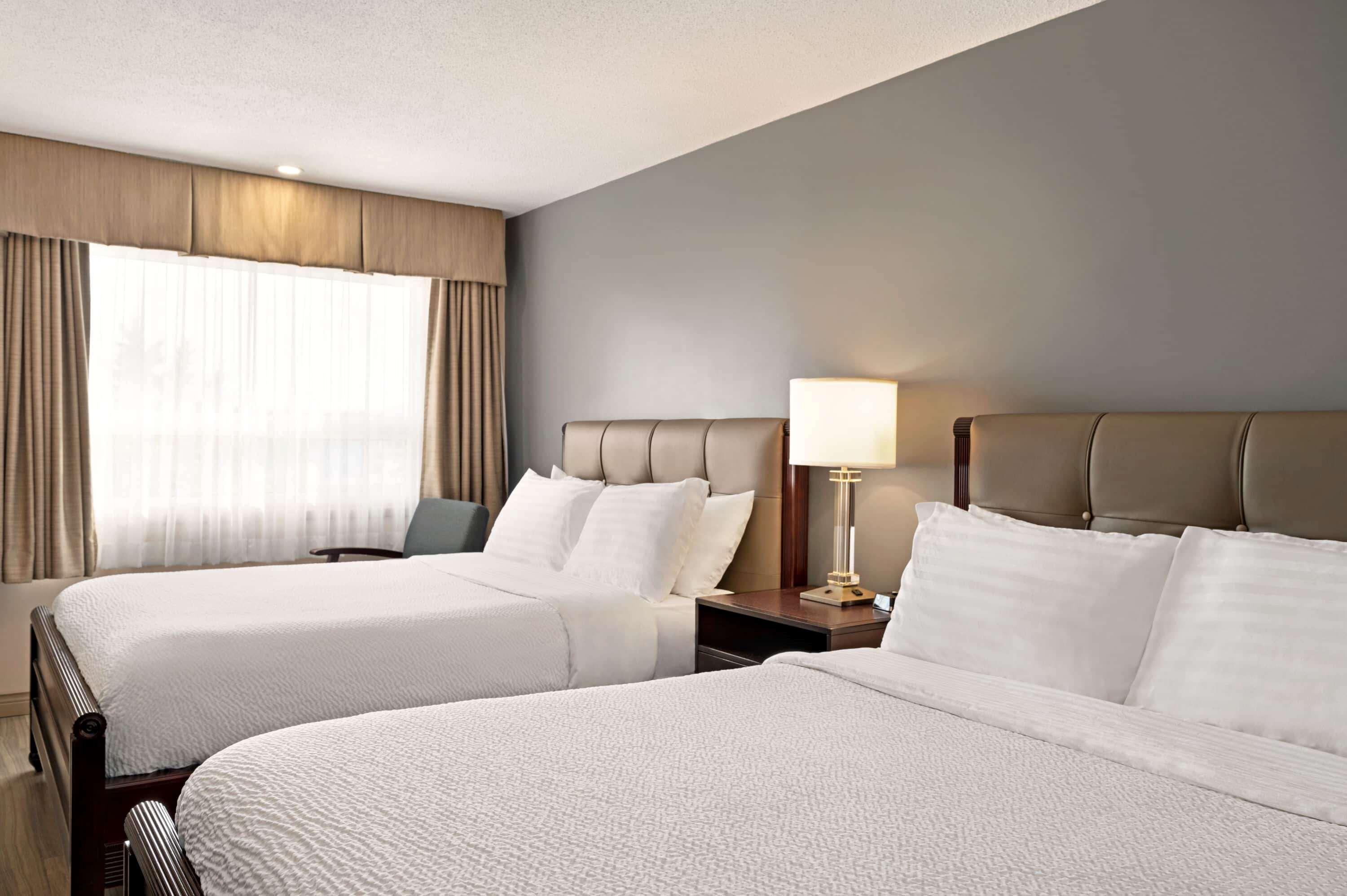 Days Inn By Wyndham Фредериктън Екстериор снимка