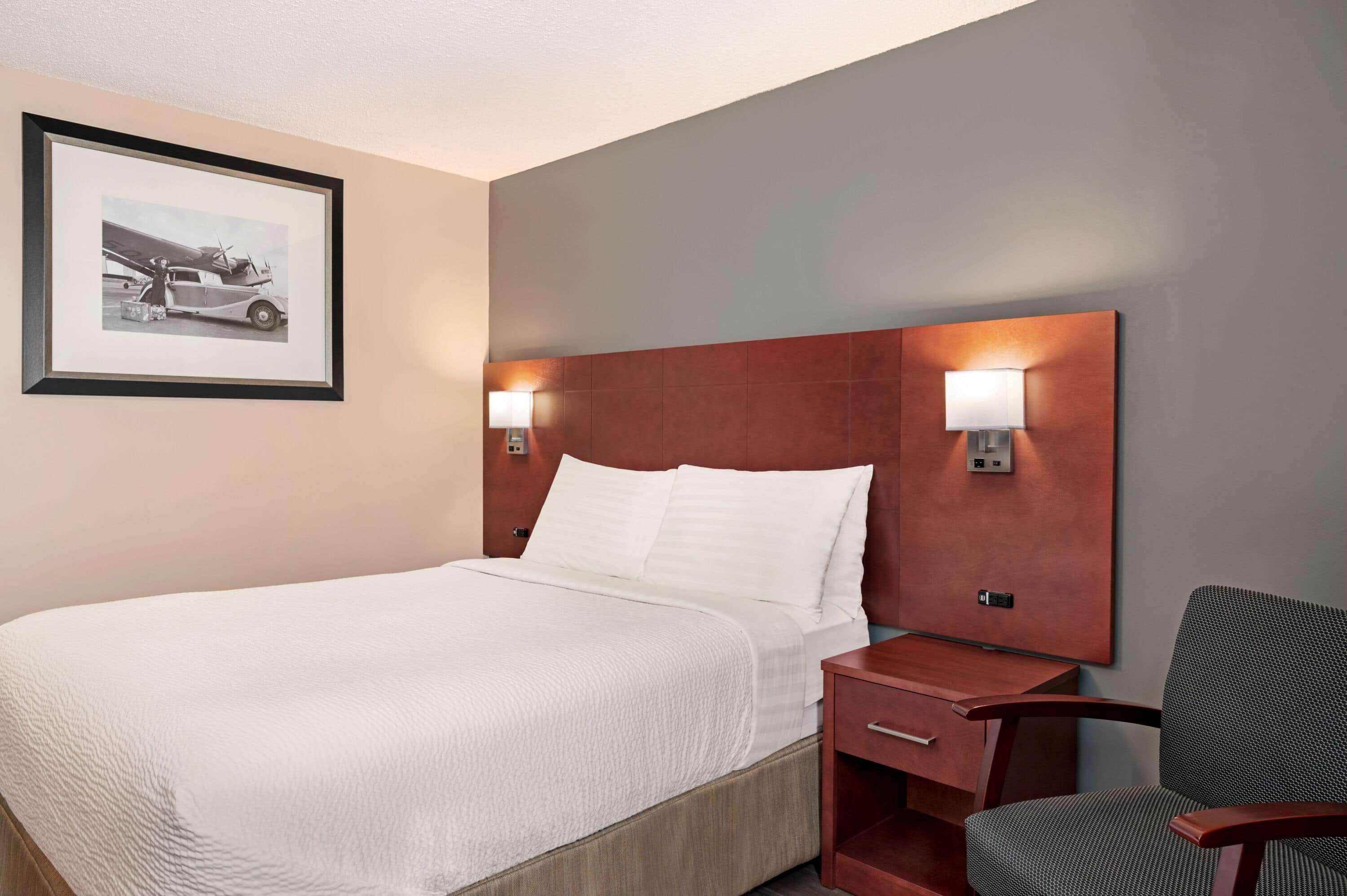 Days Inn By Wyndham Фредериктън Екстериор снимка
