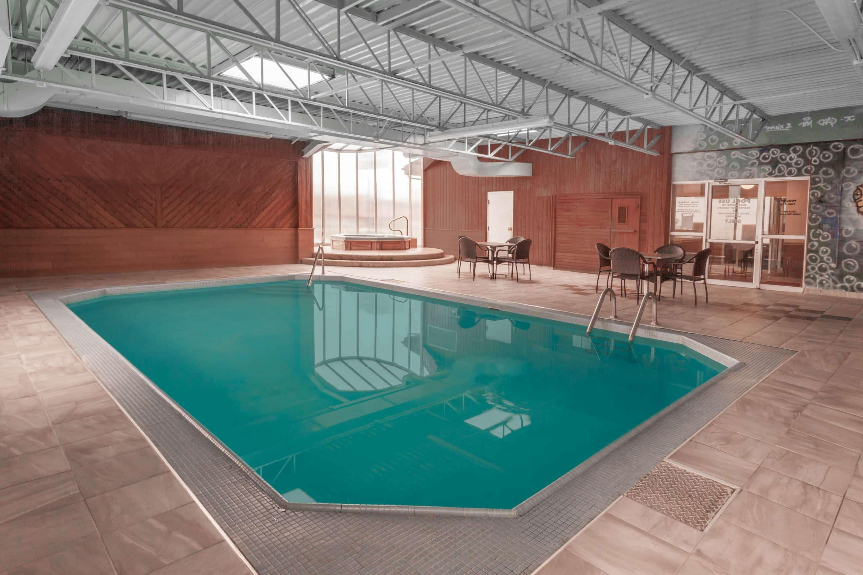 Days Inn By Wyndham Фредериктън Екстериор снимка