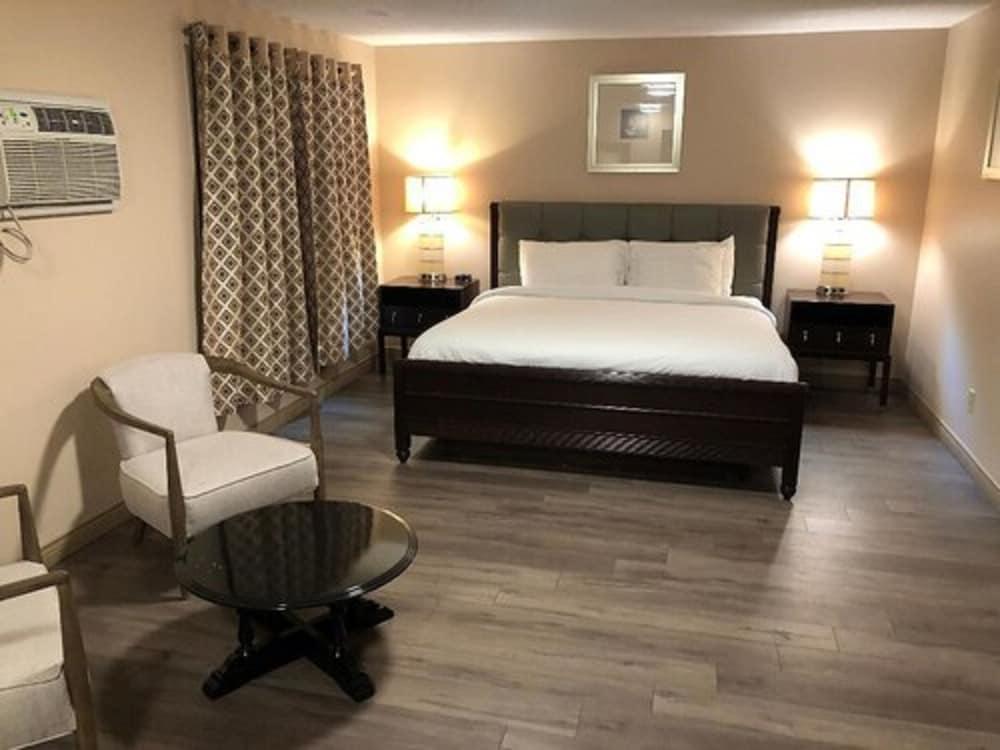 Days Inn By Wyndham Фредериктън Екстериор снимка