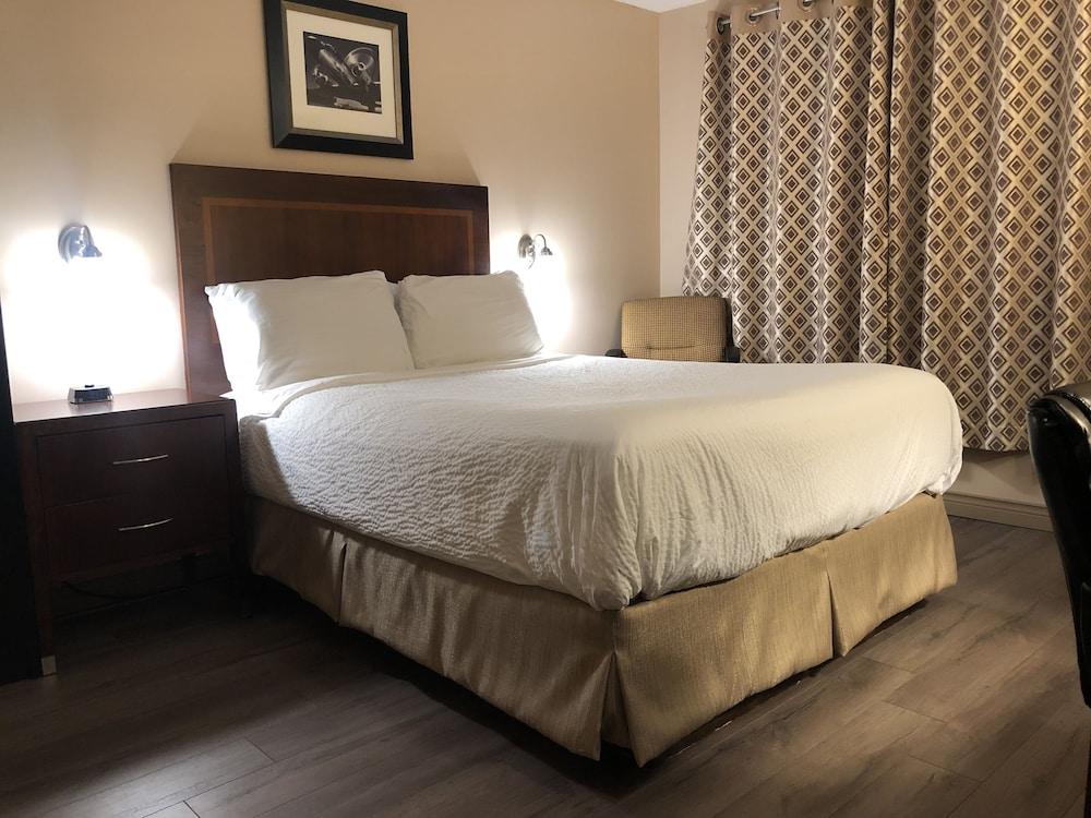 Days Inn By Wyndham Фредериктън Екстериор снимка