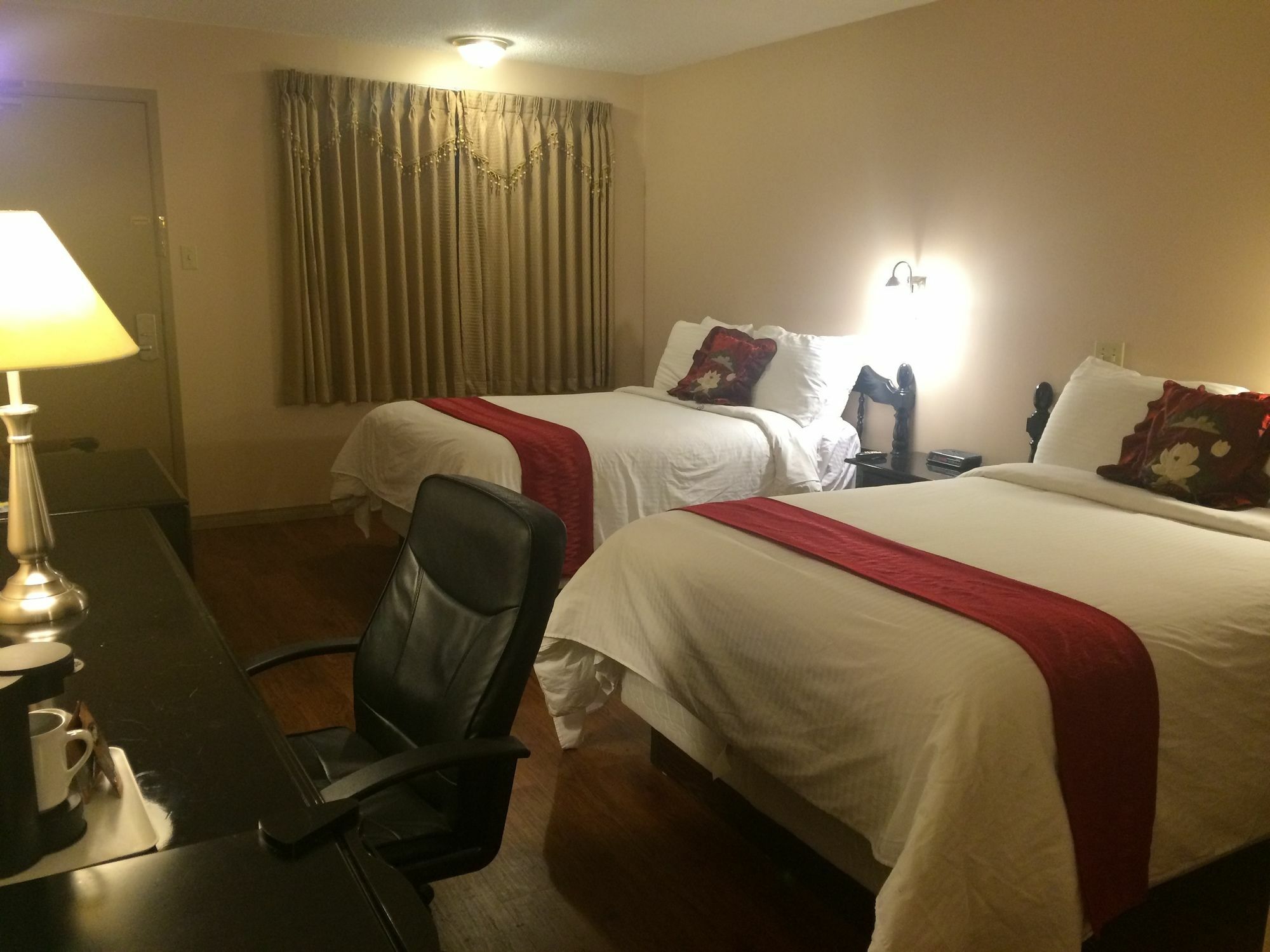 Days Inn By Wyndham Фредериктън Екстериор снимка